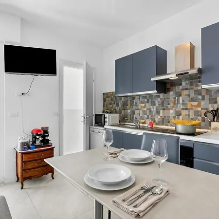 Emilia Sweet - With Balcony And Ac - Happy Apartament